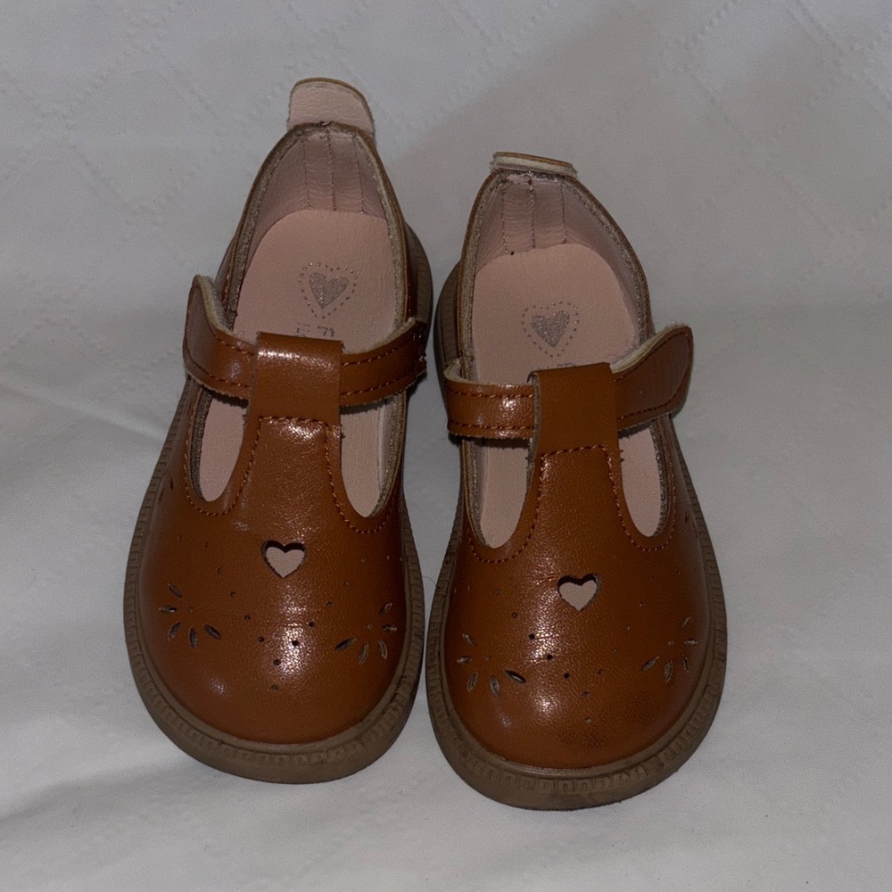 SHEIN Tan Kids Heart Cutout T-Bar Shoes